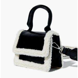 Faux sherling trim crossbody bag good condition